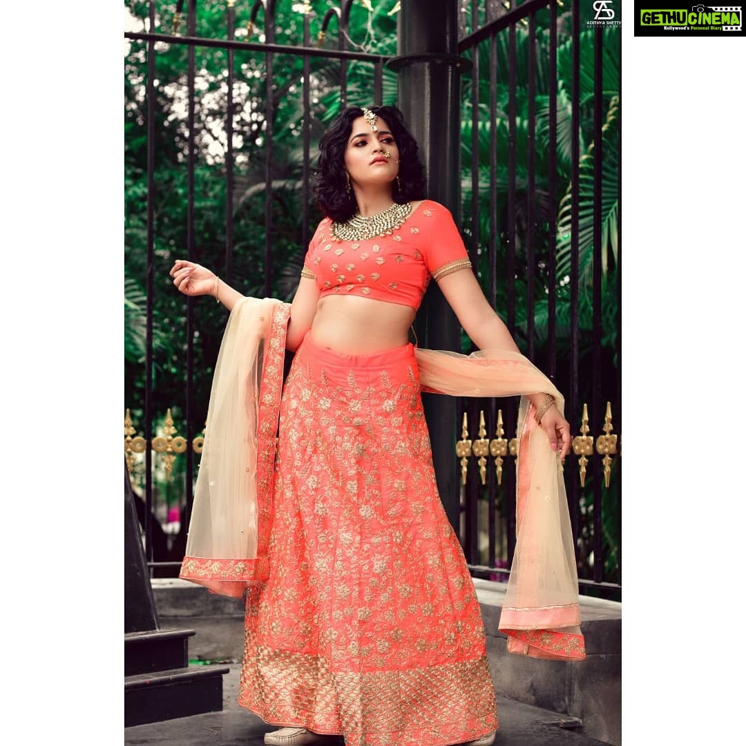 Sukrutha Wagle Instagram - Orange 🍊 . . Click by @adishettyphotography MUA @dwanimakeover jewelry @hire.andwear costume @hire.andwear . . #sukrutha #sukruthawagle #lehengacholi