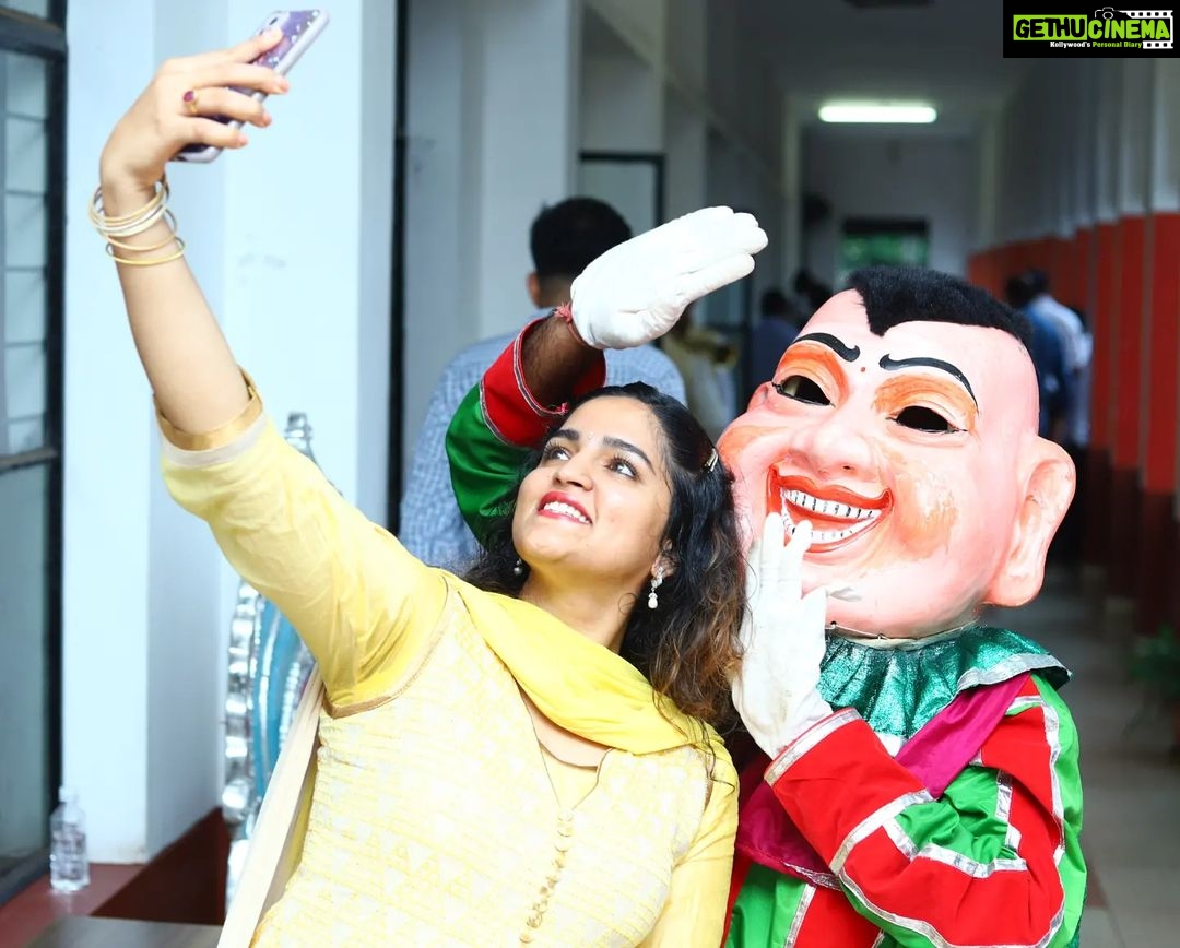 Sukrutha Wagle Instagram - Just two Clowns in one frame . One who is dressed up for Humans And Other one who is Dressed up for God . . #sukrutha #clowns Udupi, Karanatak