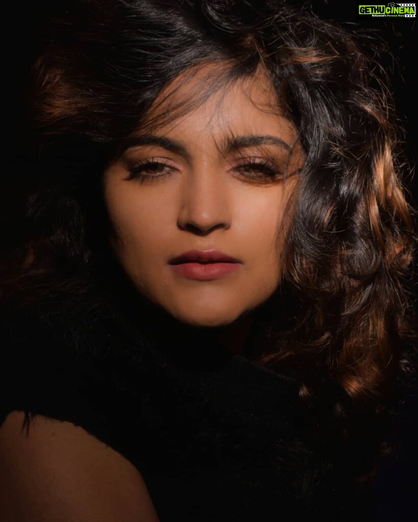 Sukrutha Wagle Instagram - Beautiful Mess 😍 . . @prithvikrishnamridangam clicks . . #sukruthawagle #sukrutha_wagle #actress #southactress #indianactress #beautyshot #portrait #highfashion #trending #creator #influencers