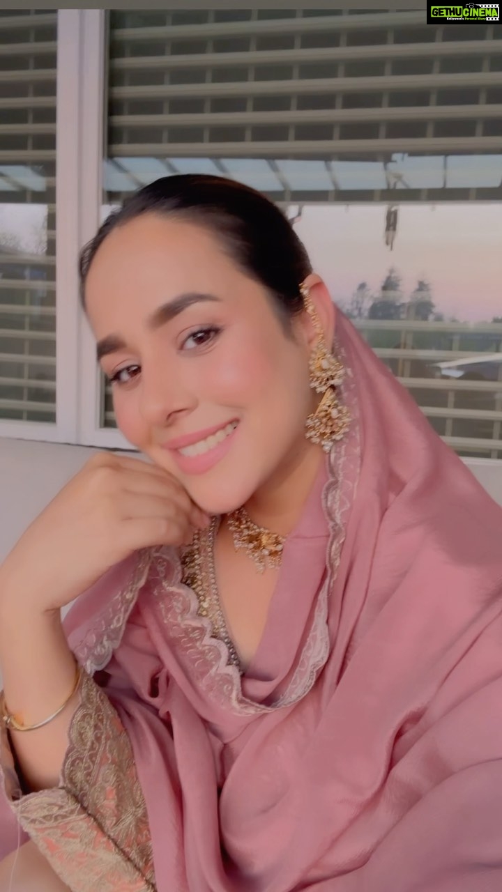 Sunanda Sharma Instagram - Such emotion and connection to the song.. A big fan of great vocals🙌🏻 #sardoolsikander ji . . #sunandasharma #punjabisong #reels #favsong
