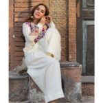 Sunanda Sharma Instagram - 𝐇𝐚𝐚𝐲𝐞, 𝐣𝐚𝐛 𝐈𝐒𝐇𝐐 𝐡𝐮𝐚 𝐭𝐡𝐚 𝐭𝐮𝐣𝐡𝐬𝐞, 𝐔𝐅𝐅, 𝐖𝐨𝐡 𝐀𝐀𝐋𝐀𝐌 𝐦𝐞𝐫𝐢 𝐍𝐀𝐃𝐀𝐀𝐍𝐈 𝐊𝐀....🌙 . . Outfits:- @zarashahjahanofficial Jhumke:- @rasa_jewels Styling:- @jyotiisingh5