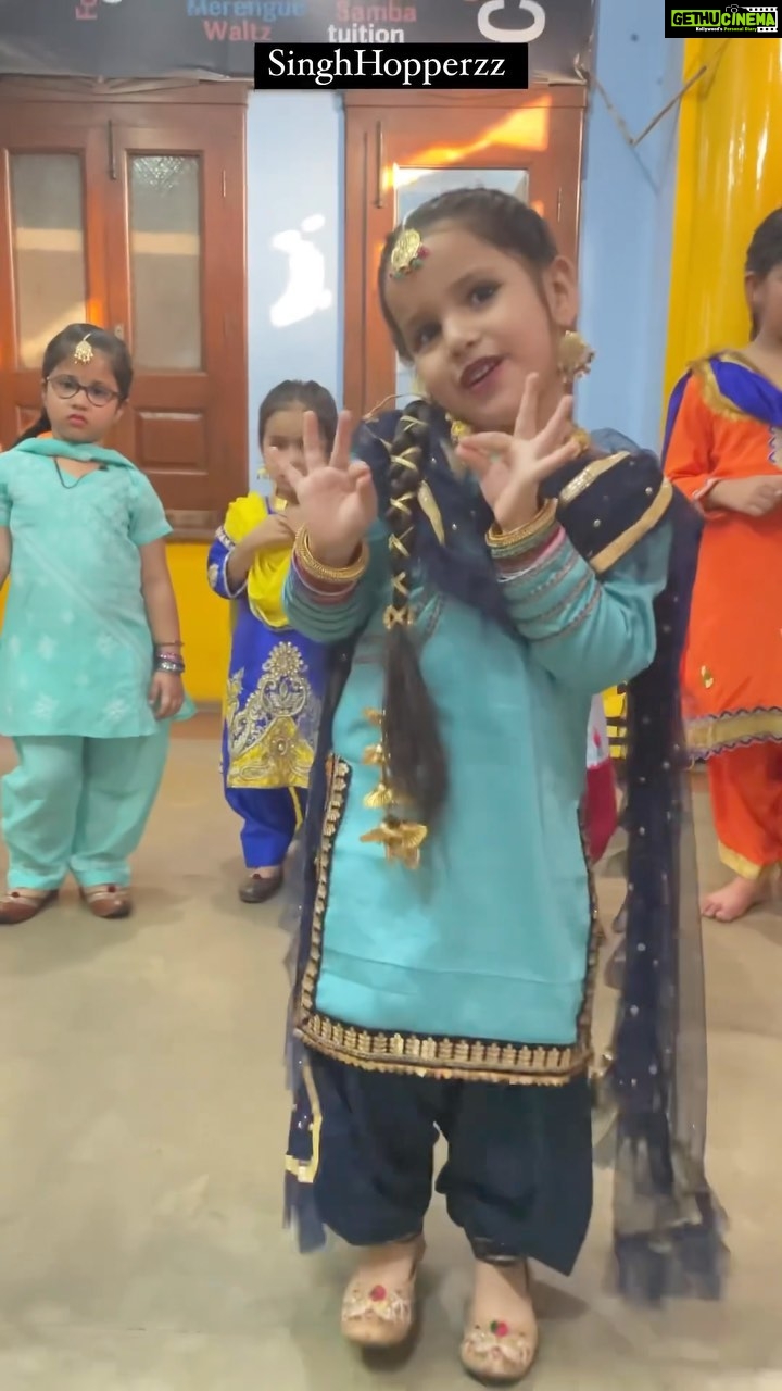 Sunanda Sharma Instagram - Duniya di sabto pyaari video😍🫶🏼❤️🕊️ I always feel blessed that my songs are being loved among kids 🤩 . . #grateful #blessed #udhdiphiran🕊️
