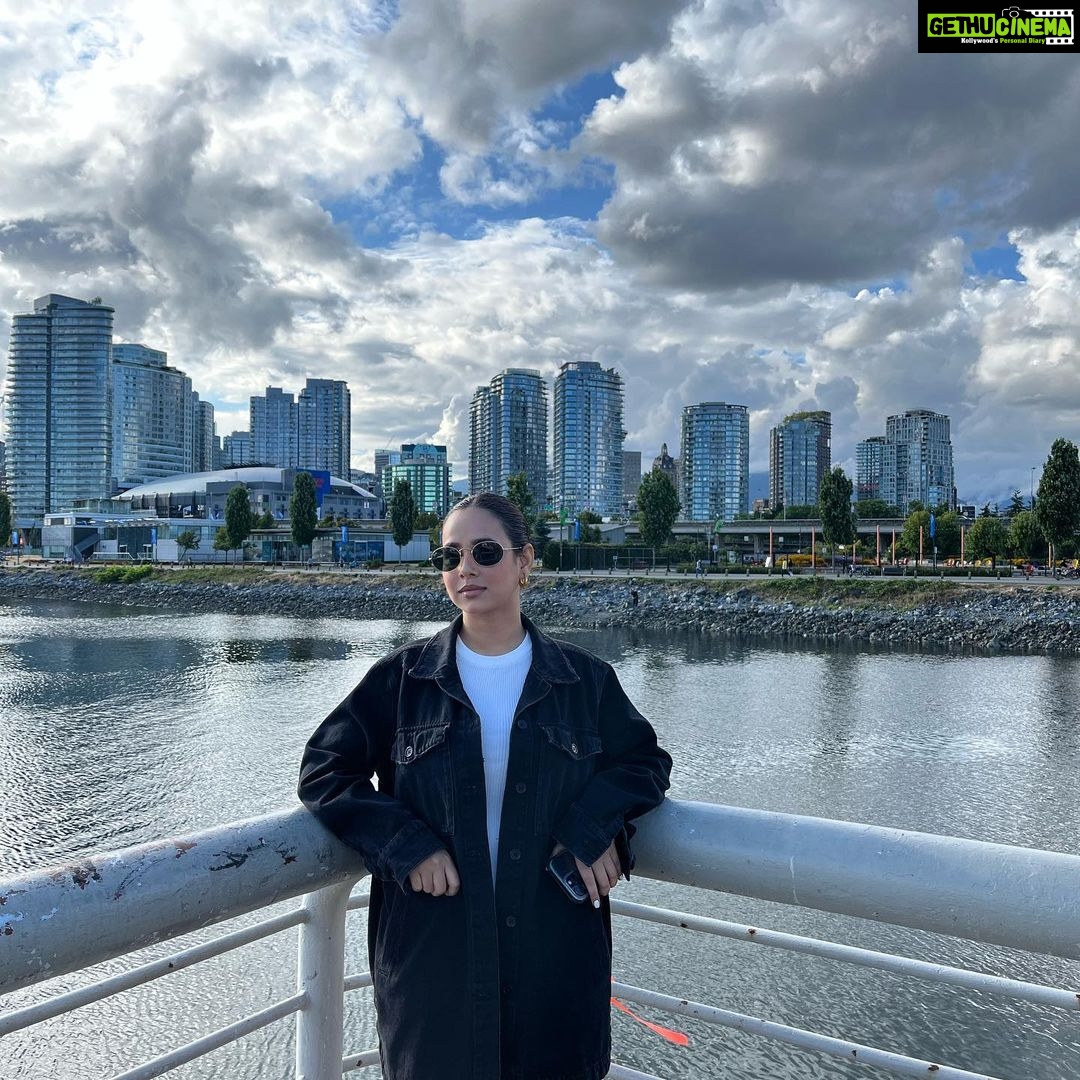 Sunanda Sharma Instagram - 𝐈𝐧𝐭𝐫𝐨𝐯𝐞𝐫𝐭 𝐮𝐧𝐭𝐢𝐥 𝐨𝐮𝐫 𝐯𝐢𝐛𝐞 𝐌𝐚𝐭𝐜𝐡𝐞𝐬, 𝐏𝐡𝐢𝐫 𝐭𝐨𝐡 𝐓𝐀𝐔𝐁𝐀 𝐓𝐀𝐔𝐁𝐀..🙆🏼♀️