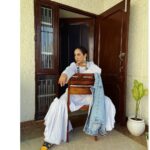 Sunanda Sharma Instagram - 𝐉𝐡𝐞𝐞𝐥 𝐤𝐨 𝐤𝐞𝐡𝐭𝐞 𝐡𝐚𝐢𝐧 𝐥𝐚𝐤𝐞, 𝐖𝐡𝐲 𝐜𝐨𝐦𝐩𝐚𝐫𝐞 𝐲𝐨𝐮𝐫𝐬𝐞𝐥𝐟 𝐰𝐢𝐭𝐡 𝐨𝐭𝐡𝐞𝐫𝐬, 𝐖𝐡𝐞𝐧 𝐲𝐨𝐮’𝐫𝐞 𝐋𝐀𝐀𝐊𝐇𝐎𝐍 𝐌𝐄𝐈𝐍 𝐄𝐊😉 . . Wearing my fav @ybq.designstudios Dilkash makeup by @satpreetkaurmakeovers