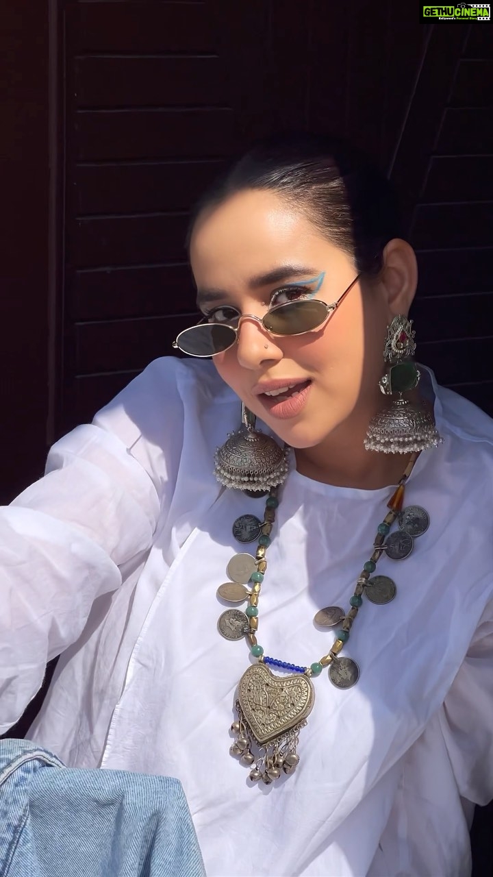 Sunanda Sharma Instagram - 𝖲𝗈𝗁𝗇𝖾𝗒𝖺 𝖣𝗂𝗅 𝖣𝖺 𝖬𝖺𝖺𝗆𝗅𝖺 🫶🏼🌹 . P.s:- my love for Noor Jahan ji’s songs>>>>>>>>>🌎 . . Makeup by @satpreetkaurmakeovers ji🫠❤️