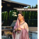 Sunanda Sharma Instagram - Mohabbat ho rahi hai, beshumaar ho rahi hai, Lekin yeh nahi k pehli baar ho rahi hai..🌸 . . P.s:-Dekhlo itne risky sheyar likhti hu main 😂 isiliye dusro k hi sheyar parh leti hu🤷🏻‍♀️😂 Complete karna chahoge mere es sheyar nu? ☺️