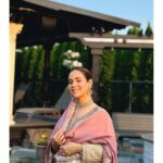 Sunanda Sharma Instagram - Mohabbat ho rahi hai, beshumaar ho rahi hai, Lekin yeh nahi k pehli baar ho rahi hai..🌸 . . P.s:-Dekhlo itne risky sheyar likhti hu main 😂 isiliye dusro k hi sheyar parh leti hu🤷🏻‍♀️😂 Complete karna chahoge mere es sheyar nu? ☺️