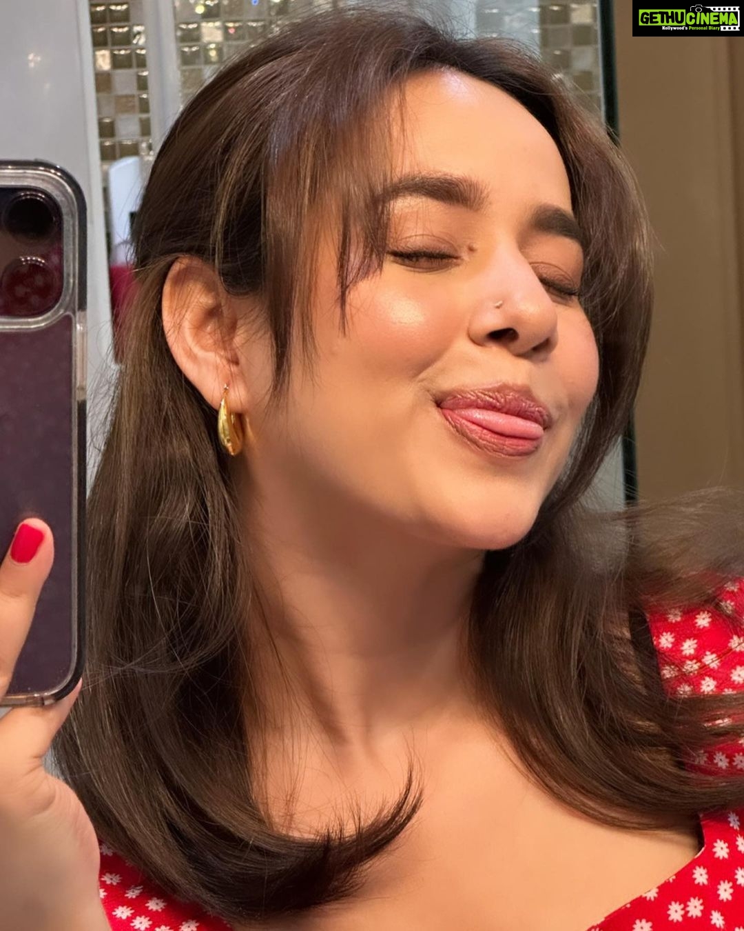 Sunanda Sharma Instagram - Kahin chali jau toh log aise ghoorte hain, Jaise kabhi CHAAND 🌙 nahi dekha🤷🏻♀️🧿🙈