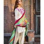 Sunanda Sharma Instagram - 𝐇𝐚𝐚𝐲𝐞, 𝐣𝐚𝐛 𝐈𝐒𝐇𝐐 𝐡𝐮𝐚 𝐭𝐡𝐚 𝐭𝐮𝐣𝐡𝐬𝐞, 𝐔𝐅𝐅, 𝐖𝐨𝐡 𝐀𝐀𝐋𝐀𝐌 𝐦𝐞𝐫𝐢 𝐍𝐀𝐃𝐀𝐀𝐍𝐈 𝐊𝐀....🌙 . . Outfits:- @zarashahjahanofficial Jhumke:- @rasa_jewels Styling:- @jyotiisingh5