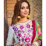 Sunanda Sharma Instagram - 𝐇𝐚𝐚𝐲𝐞, 𝐣𝐚𝐛 𝐈𝐒𝐇𝐐 𝐡𝐮𝐚 𝐭𝐡𝐚 𝐭𝐮𝐣𝐡𝐬𝐞, 𝐔𝐅𝐅, 𝐖𝐨𝐡 𝐀𝐀𝐋𝐀𝐌 𝐦𝐞𝐫𝐢 𝐍𝐀𝐃𝐀𝐀𝐍𝐈 𝐊𝐀....🌙 . . Outfits:- @zarashahjahanofficial Jhumke:- @rasa_jewels Styling:- @jyotiisingh5