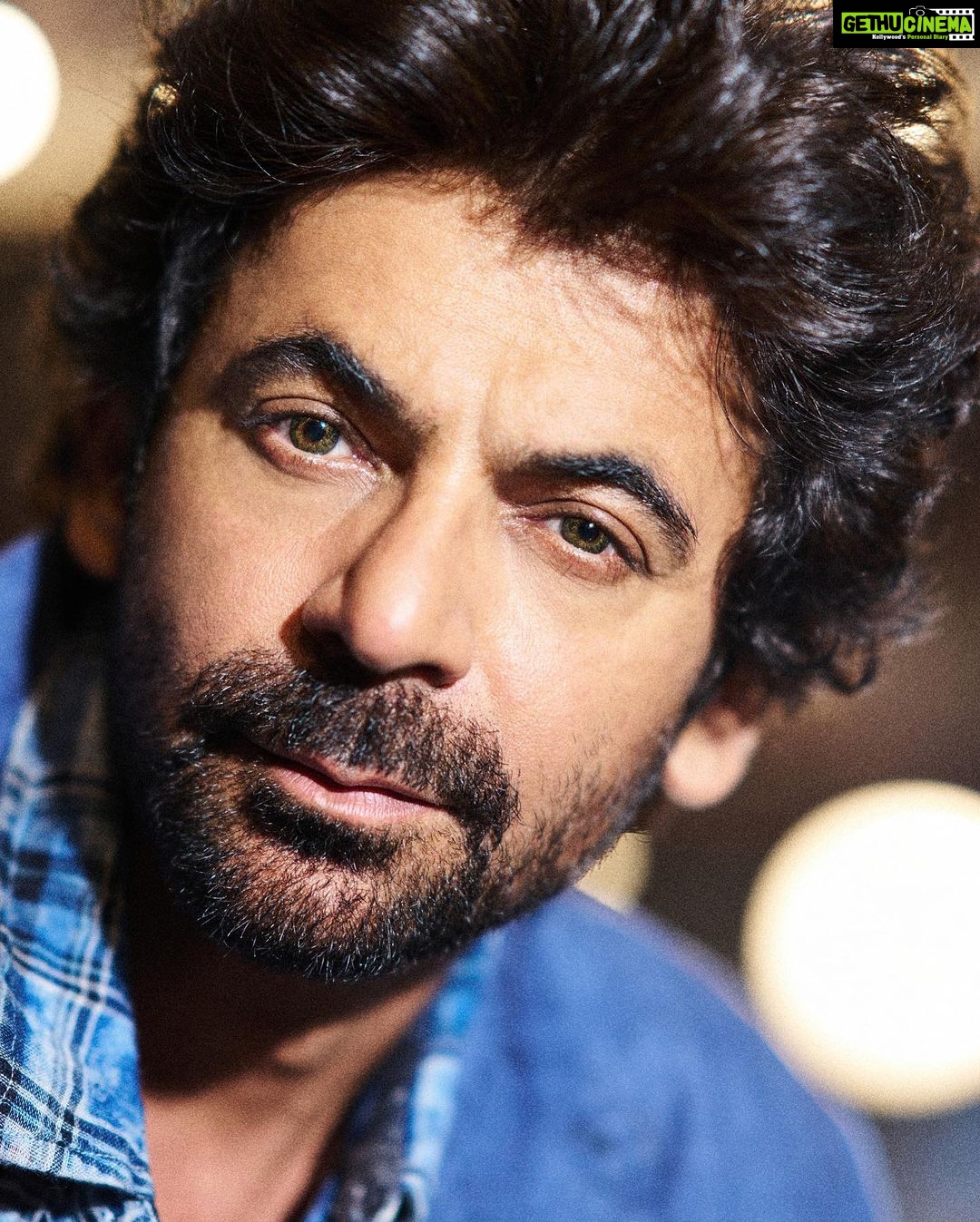 Sunil Grover Instagram - Why I am not smiling in the photos, even I don’t know. Photos by @avigowariker sir.