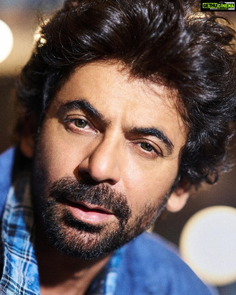 Sunil Grover Instagram - Why I am not smiling in the photos, even I don’t know. Photos by @avigowariker sir.