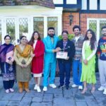 Sunil Grover Instagram - Carry On Jatta franchise is back with a new twist 😎 Panorama Studios & Humble Motion Pictures Presentation “Carry On Jattiye”💃 Shoot begins in London 🙏🏻 @gippygrewal @sargunmehta @jasminbhasin2806 @jaswinderbhalla @officialnasirchinyoti @nirmalrishiofficial @officialrupinderrupi @smeepkang @panorama_studios @humblemotionpictures @ravneetgrewalofficial @kumarmangatpathak @abhishekpathakk @chhatwanimurli @sanju_r_joshi @kambojsukha @bhana_l.a @vinodaswal13 @hardeepdullat13 @divaydhamija @antrikshantrix @mehtaman_ @hashtagstudiosuk