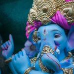 Sunil Grover Instagram - ॐ गणांना त्वा गणपतिं हवामहे कविं कवीनामुपमश्रवस्तमम् ज्येष्ठराजं ब्रह्मणां ब्रह्मणस्पत आ नः शृण्वत्रूतिभिः सीद सादनम् ||  आपको एवं आपके पूरे परिवार को गणेश चतुर्थी की मंगल शुभकामनाएं 🙏🌺