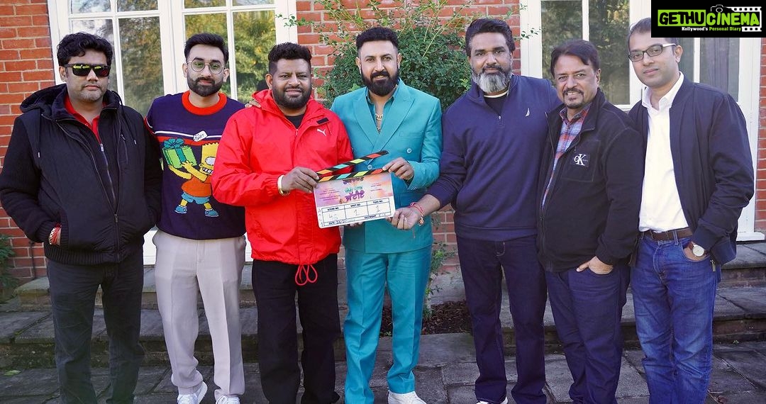 Sunil Grover Instagram - Carry On Jatta franchise is back with a new twist 😎 Panorama Studios & Humble Motion Pictures Presentation “Carry On Jattiye”💃 Shoot begins in London 🙏🏻 @gippygrewal @sargunmehta @jasminbhasin2806 @jaswinderbhalla @officialnasirchinyoti @nirmalrishiofficial @officialrupinderrupi @smeepkang @panorama_studios @humblemotionpictures @ravneetgrewalofficial @kumarmangatpathak @abhishekpathakk @chhatwanimurli @sanju_r_joshi @kambojsukha @bhana_l.a @vinodaswal13 @hardeepdullat13 @divaydhamija @antrikshantrix @mehtaman_ @hashtagstudiosuk