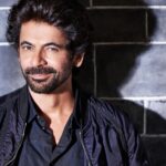 Sunil Grover Instagram - Love is the answer. Photos by @avigowariker sir
