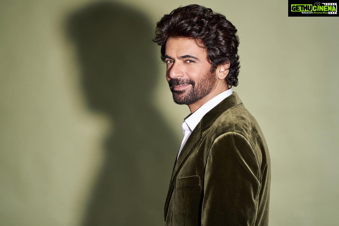 Sunil Grover Instagram - Ready ah! Photo by @avigowariker sir.