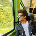 Sunil Grover Instagram - Still in a moving train
