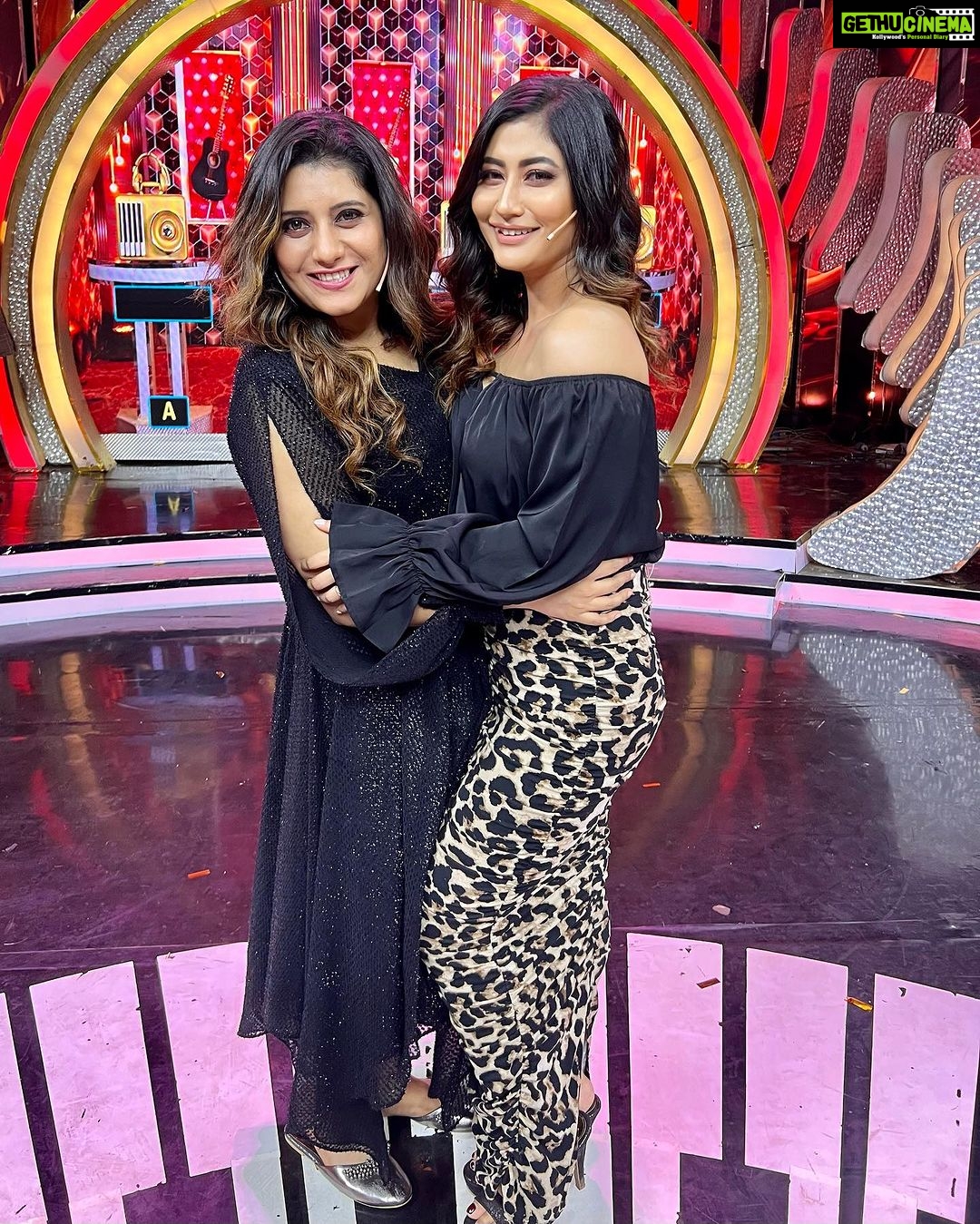 Sunita Gogoi Instagram - Start Music ..sound on🎤 Thankyou @makeupbypavithrapurushoth for super long stay makeup