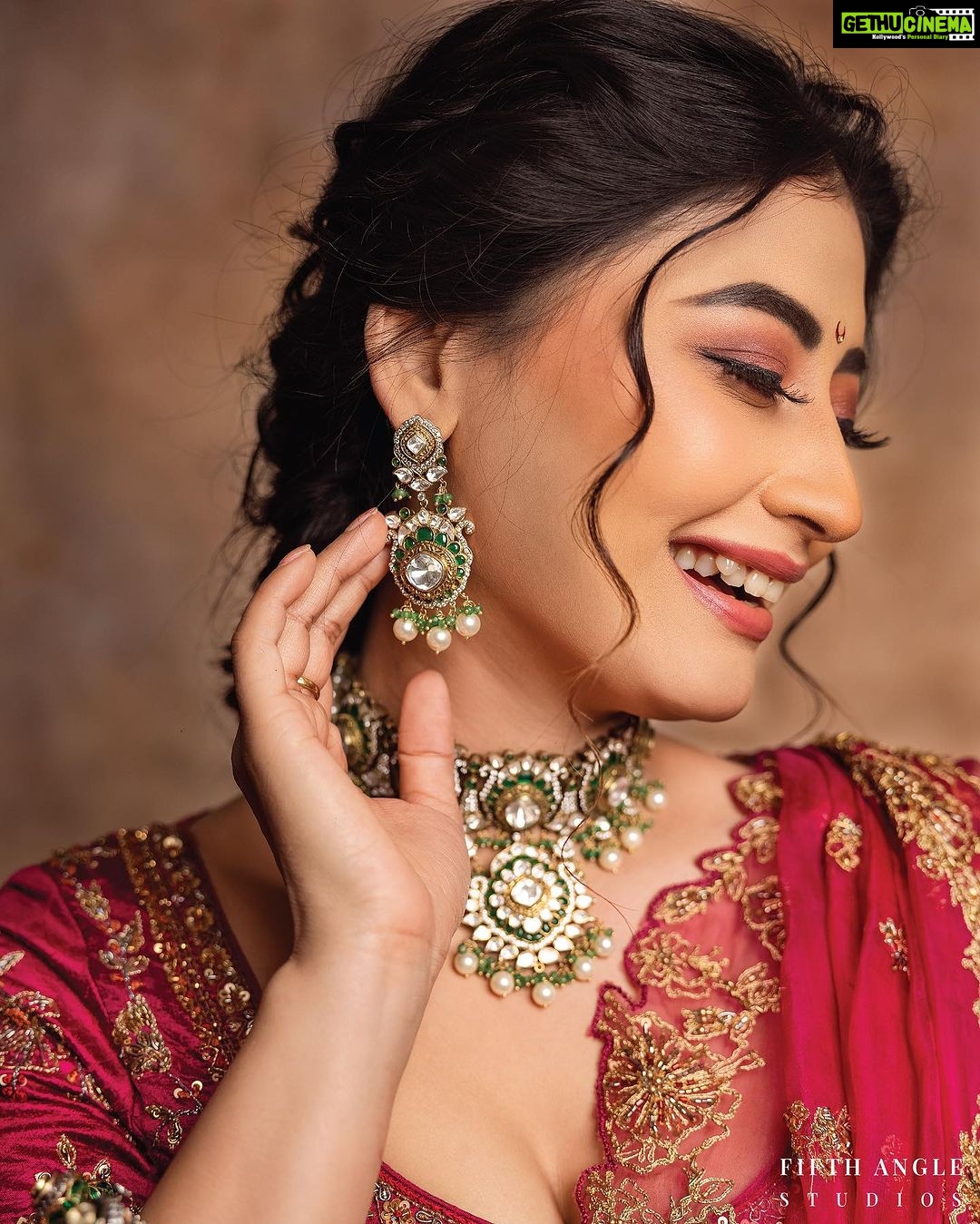 Sunita Gogoi Instagram - Stunning captures of my fiery Navaratri look, expressing my soul essence through this red lehenga on the third day of Navaratri. To all my Insta fam, I invite you to join in the celebration of this fiery, red-themed day of Navaratri. A special shoutout to @fifthanglestudios – working with you was an absolute delight. Thank you, Fifth Angle Studios, for this stunning look. #navaratri #navaratrispecial #navaratri2023 #navarathri #navaratricollection #navaratrilehenga Photography @fifthanglestudios Mua @mua_vijisharath Styling @soigne_official_ Jewellery @mspinkpantherjewel Outfit @sameenasofficial