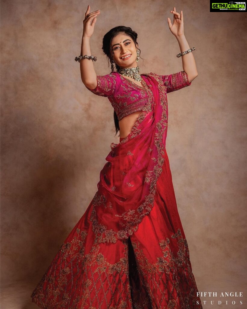 Sunita Gogoi Instagram - Stunning captures of my fiery Navaratri look, expressing my soul essence through this red lehenga on the third day of Navaratri. To all my Insta fam, I invite you to join in the celebration of this fiery, red-themed day of Navaratri. A special shoutout to @fifthanglestudios – working with you was an absolute delight. Thank you, Fifth Angle Studios, for this stunning look. #navaratri #navaratrispecial #navaratri2023 #navarathri #navaratricollection #navaratrilehenga Photography @fifthanglestudios Mua @mua_vijisharath Styling @soigne_official_ Jewellery @mspinkpantherjewel Outfit @sameenasofficial