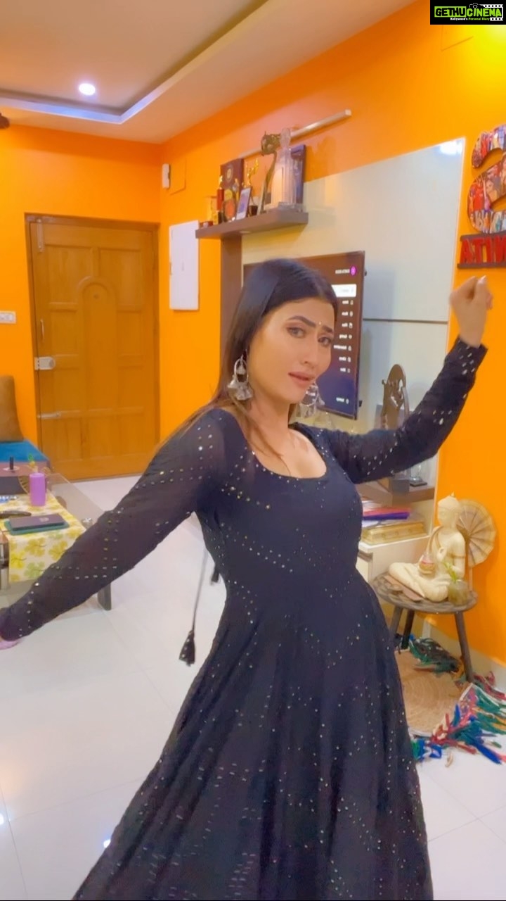 Sunita Gogoi Instagram - 🖤Happy Sunday folks🧚‍♀️