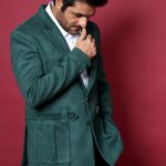 Sunny Hinduja Instagram - बताइये हस्ते हस्ते weekend भी आ गया 😎 Outfit by @archiebespoke Shoes by @paioshoes Styled by @anishagandhi3 and @rochelledsa Assisted by @lavinaajbani Makeup by @_jayeshrawal Hair by @arbazshaikh6210 Photography @harshphotography11 #GlobalSpaAwards2023 #GlobalSpaMagazine @globalspaindia