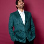 Sunny Hinduja Instagram - बताइये हस्ते हस्ते weekend भी आ गया 😎 Outfit by @archiebespoke Shoes by @paioshoes Styled by @anishagandhi3 and @rochelledsa Assisted by @lavinaajbani Makeup by @_jayeshrawal Hair by @arbazshaikh6210 Photography @harshphotography11 #GlobalSpaAwards2023 #GlobalSpaMagazine @globalspaindia