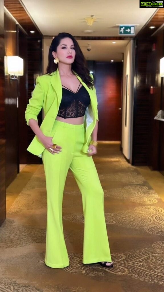 Sunny Leone Instagram - About last night! Outfit by @volcape.store Jewellery by @anantayabymani Styled by @hitendrakapopara Style team @tanyakalraaa