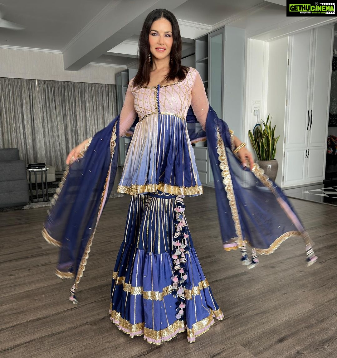 Sunny Leone Instagram - About my first #ganpatibappamorya this year! More to come! Outfit by @maayera_jaipur @stylegurukul Jewellery @kushalsfashionjewellery Styled by @hitendrakapopara Fashion Team @tanyakalraaah