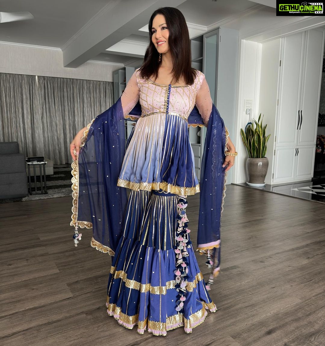 Sunny Leone Instagram - About my first #ganpatibappamorya this year! More to come! Outfit by @maayera_jaipur @stylegurukul Jewellery @kushalsfashionjewellery Styled by @hitendrakapopara Fashion Team @tanyakalraaah
