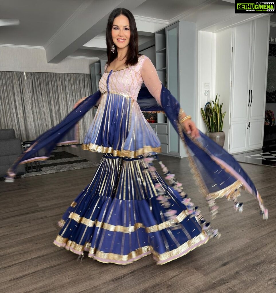 Sunny Leone Instagram - About my first #ganpatibappamorya this year! More to come! Outfit by @maayera_jaipur @stylegurukul Jewellery @kushalsfashionjewellery Styled by @hitendrakapopara Fashion Team @tanyakalraaah