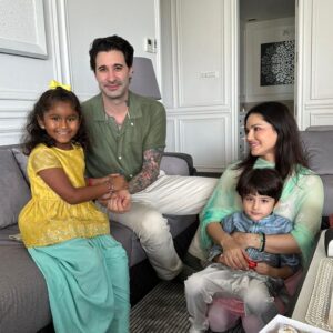 Sunny Leone Instagram - What a lovely day! Happy Raksha Bandhan everyone! @dirrty99 @hitendrakapopara @unaiza_yusuf @unaiza_yusuf @aaisha_911 @caleebh @anishadixit @sunnyrajani @jeetihairtstylist Nisha, Asher & Noah