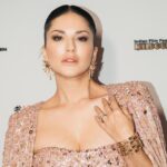 Sunny Leone Instagram - Magical night at @iffmelbourne premiering #kennedy Outfit: @jennypackham Jewels: @aquamarine_jewellery @minerali_store Styled by: @spacemuffin27 Styling team: @harshitasamdariya @abhimanyudessai @aashjain_ Styling Intern: @nishthaaagarwal Hair/make up & photography by @tomasmoucka