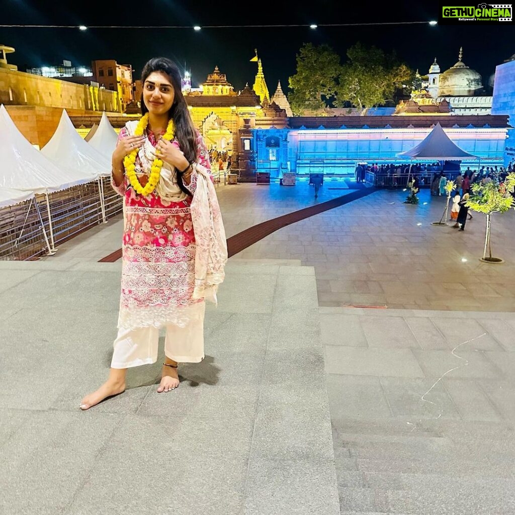 Supritha Instagram - Na jeevitam lo ne best experience ❤️🧿 Varanasi, India