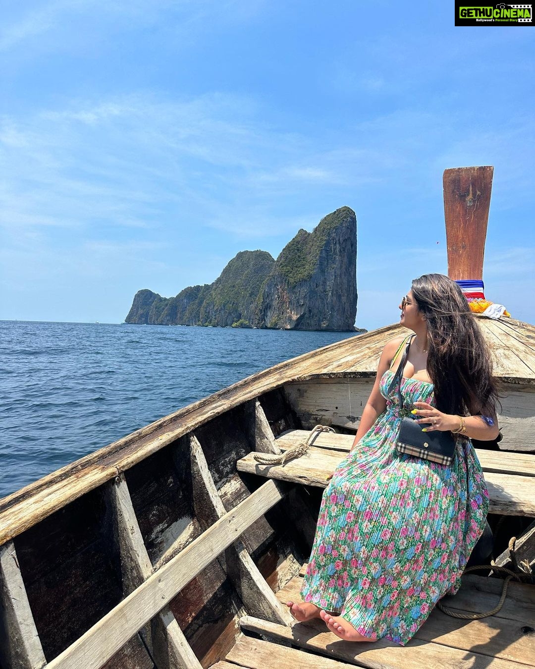 Supritha Instagram - She is madness in a pretty package 💙 à¸à¹ˆà¸²à¸§à¸¡à¸²à¸«à¸¢à¸² Maya Bay, Krabi