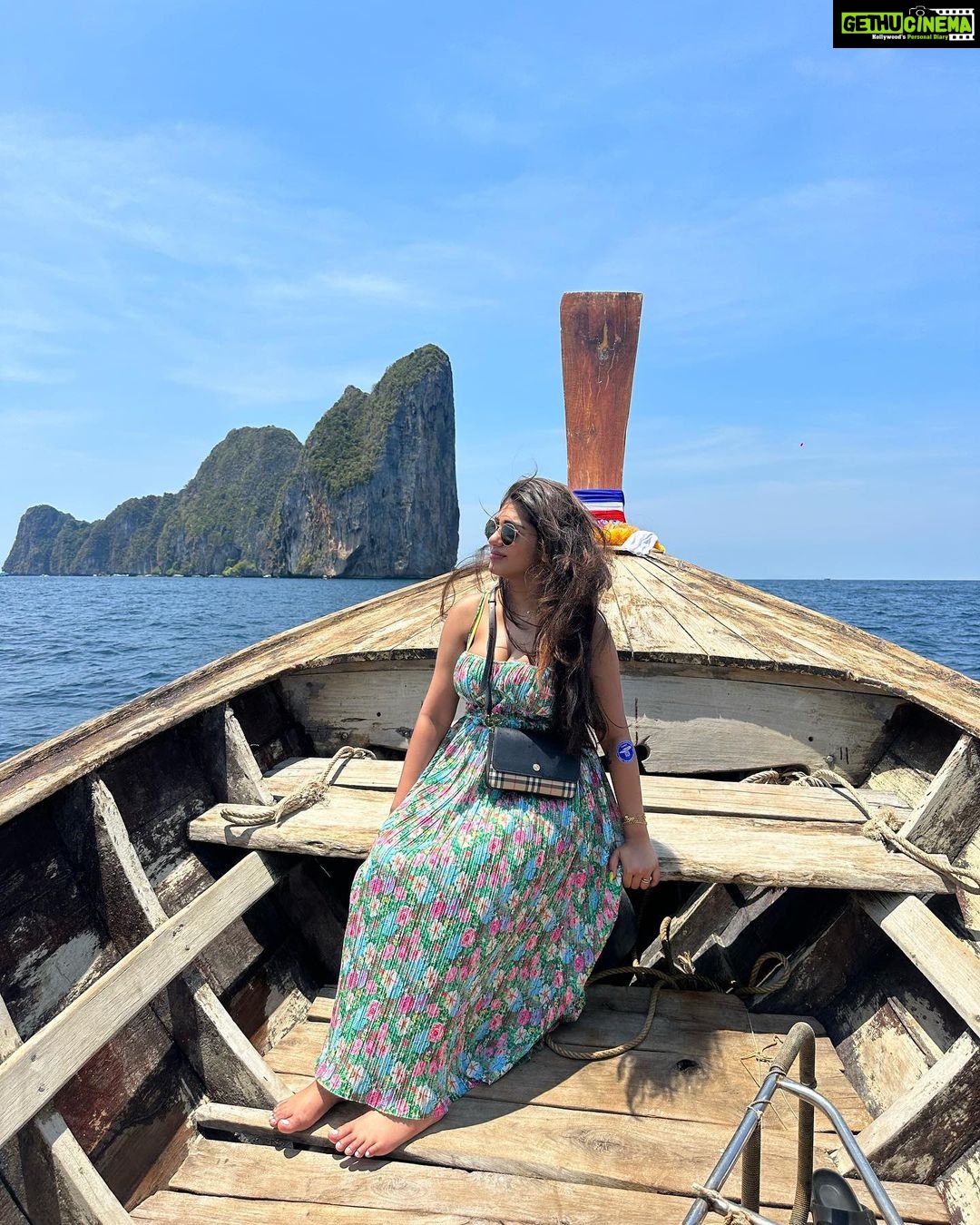 Supritha Instagram - She is madness in a pretty package 💙 à¸à¹ˆà¸²à¸§à¸¡à¸²à¸«à¸¢à¸² Maya Bay, Krabi