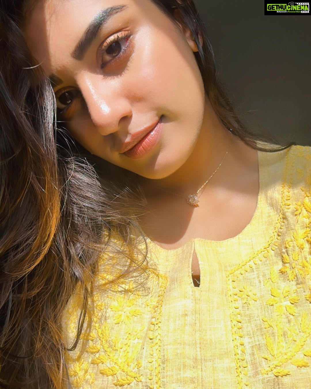 Supritha Instagram - Manasu palike basha prema Mounamadige badhulu prema Maranamaina thodu prema Manaki jarige maya prema ❤️