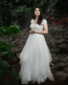 Surabhi Instagram - Lost in an enchanting fairytale 🧚‍♀️

Outfit @designerkavitaagarwal 🤍✨️
Styled @impriyankasahajananda ✨️
Accessories @kushalsfashionjewellery ✨️
Makeup @glitteraisestudio ✨️
Hair @nagukasu ✨️
📸 @verendar_photography ✨️
:
:
:
:
:
:
:
#styledbypriyankasahajannanda
