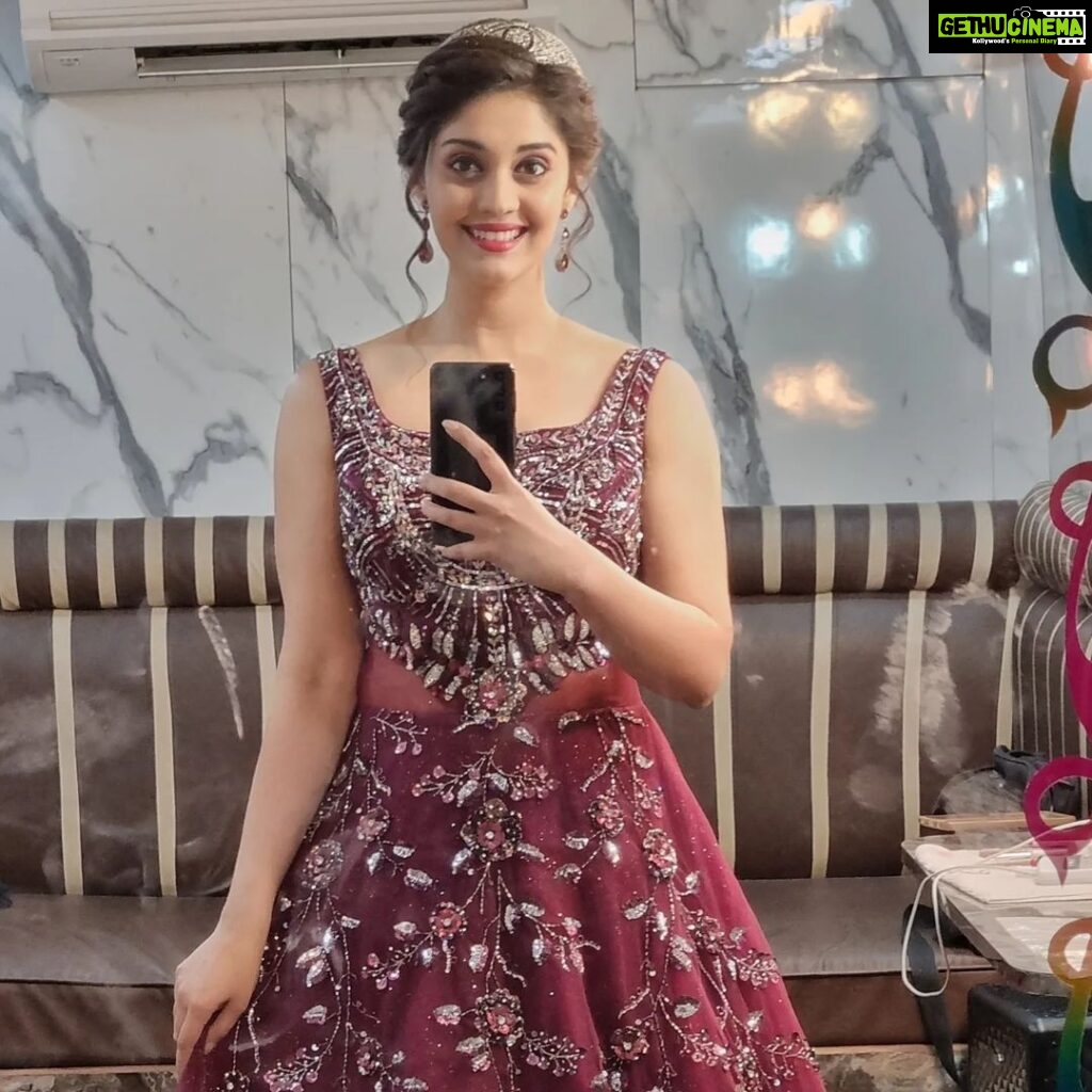 Surabhi Instagram - Sofia💖 Thank you everyone for showering so much love to our movie #DDReturns & my character Sofia 🫶 Thank you, my lovely stylists @jasminejoseph07 @simran_jha_1111 for making me look & feel like a 👸🤗
