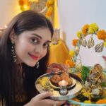 Surabhi Instagram - Ganpati Bappa Morya 🙏🏻🏵 It's that time of the year when modaks steal the show ✨️😄 Wishing you all a very Happy Ganesh Chaturthi 🙏🏻
