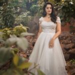Surabhi Instagram - Lost in an enchanting fairytale 🧚‍♀️ Outfit @designerkavitaagarwal 🤍✨️ Styled @impriyankasahajananda ✨️ Accessories @kushalsfashionjewellery ✨️ Makeup @glitteraisestudio ✨️ Hair @nagukasu ✨️ 📸 @akhil_yeldandi ✨️ #styledbypriyankasahajannanda
