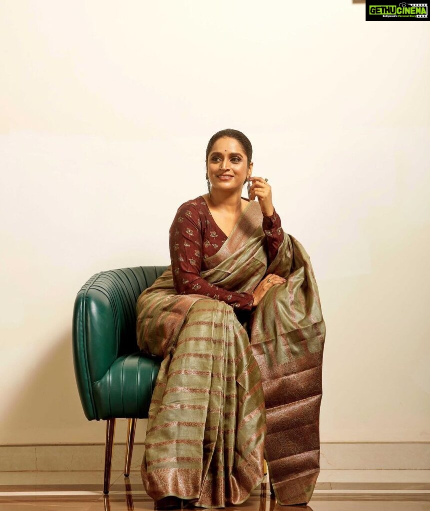Surabhi Lakshmi Instagram - SAREE ....A timeless piece of Imagination 🤎🧿 Photography @arun_payyadimeethal MUH @amal_ajithkumar Wardrobe @silk_mandir blouse design @celebrate_clothes_n_crafts location @valluvanad_residency_ ❤ team @rahul_.thuvassery_ #keralagram #keralasaree #keralasareestyling #blousedesigns #blousepatterns #malayalam #saree #sareelove