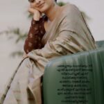 Surabhi Lakshmi Instagram - മറ്റാരുടെ മുന്നിലും അല്ലാത്ത ഒരു "ഞാൻ" ഇതാ പ്രണയ സന്ദർഭത്തിൽ ഉണ്ടായിരിക്കുന്നു എന്ന്... ♥️ Videography @shamnad_wedads MUH @amal_ajithkumar Wardrobe @silk_mandir blouse design @celebrate_clothes_n_crafts Videoedit. @_im_gokul_haridas_ location @valluvanad_residency_ ❤️ team @rahul_.thuvassery_ #kalpattanarayanan #kavi #malayalam #ezhuthkaran__ #madhvikuttyquotes✒️ #saree #sareelove