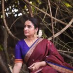 Surabhi Lakshmi Instagram - nee bandu nintaga nintu nee nakkaga nakku ne seledaga sote naanaaga.... Photography @limelightcapture Wardrobe. @silk_mandir Hair & makeup. @makeover_by_sanaah Ornaments. @golden_cup_fashion_jewellery blouse design @celebrate_clothes_n_crafts ❤️ @mangala_raghu ❤️ @sunidhi_music ❤️ @deepakelat #sareelove #sareelove #saree #keralagram #godsowncountry #kerelatourism #temple #kannadasongs #kannadaoldsongs #vintage #vintagevibes #love #sunidhimusic #aarathi #varanatadrrajkumar #sandalwood #kannadaromanticsong Valayanad Devi Temple