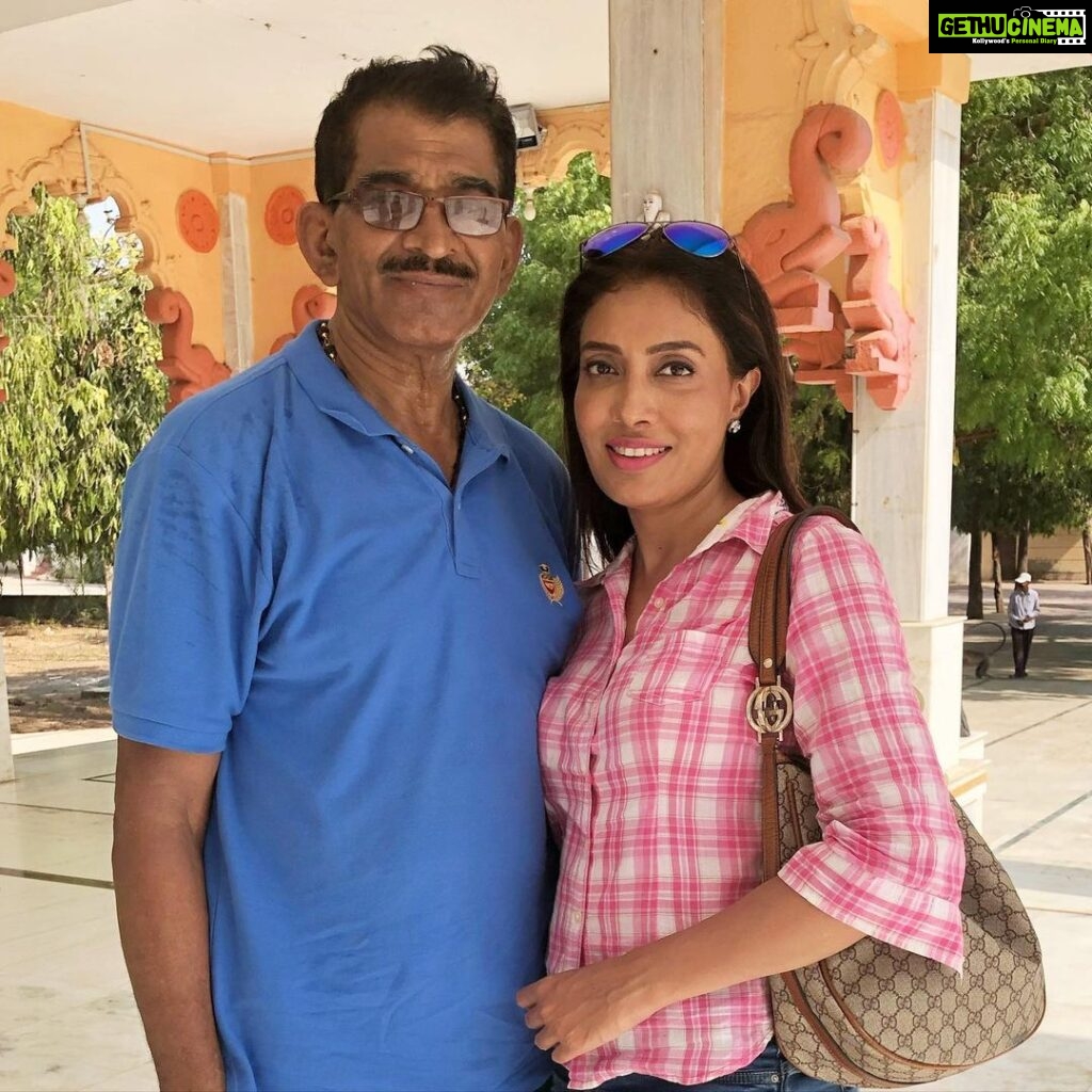 Surabhi Prabhu Instagram - #father The only man I could love with my whole heart . This is how pure selfless love looks like . Papa thank you for choosing me as your daughter . . . . #fatherdaughter #fatherlove #fatherdaughterlove #tollywoodactress #surabhiprabhu #losangeleslife #worthit #dreamgirl #hindiquotes #californialove #californiagirl #californialiving #unity44 #bollywoodhot #voompla #pinkvilla #bollywoodcinema #हिंदी #bollywoodmovies #supermodel #modeldiaries #thekapilsharmashow #travelgram #travelphotography #travelblogger #koffeewithkaran #bollywoodactoractress #bollywoodactress #surabhi Vadodara, Gujarat, India