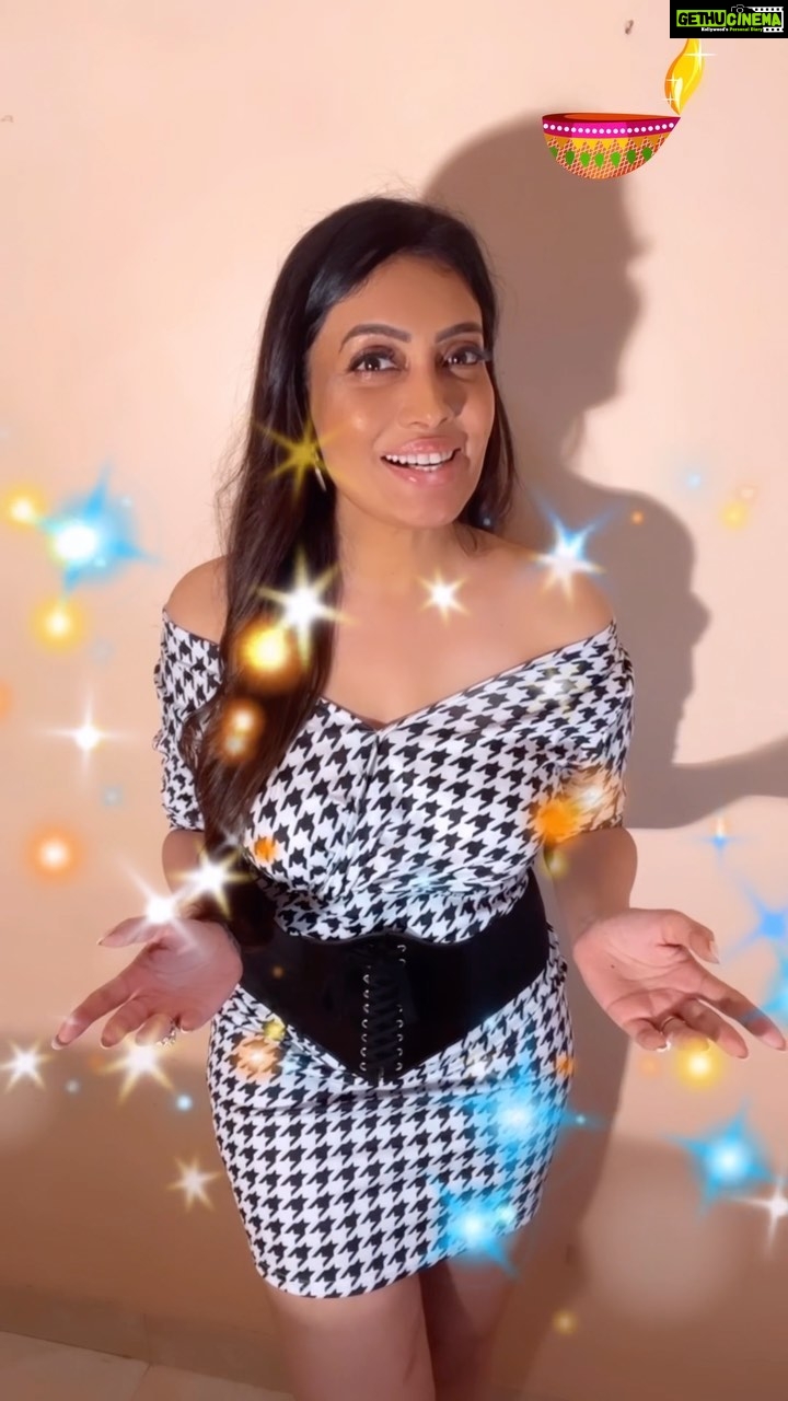 Surabhi Prabhu Instagram - @poorvika_india comes up with Diwali feedback contest where you can win gifts . Buy a product worth Rs.10,000 or more .. give a small feedback on their website and you can win so many exciting gifts 🎁 . . Dress - @urbanic_in . #diwali #diwalihampers #diwaligifts #poorvika #poorvikamobiles #surabhiprabhu #gadgets #sale #trendingnow #trendingreels #electronics #mumbaiblogger #mumbai #chennai #hyderabad #tamilnadu #diwalicontest #supersale #coupons Mumbai, Maharashtra