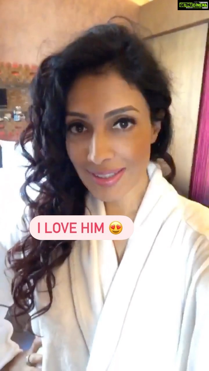 Surabhi Prabhu Instagram - SOME GUYS ARE LIKE BRA π, THEY HOOKUP BEHIND YOUR BACK. π€£ Love you never π€£π€£ Going with the trend π€ͺ #comedyreels . . . . . . . #vulnerability #narcissisticabuse #toxicrelationships #mumbaikar #unity44 #mumbaiblogger#relationshipquotes #relationshipmemes #surabhi #selfworth #mumbaiblogger Mumbai, Maharashtra