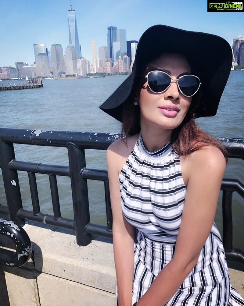 Surabhi Prabhu Instagram - I workhard because I can't f@cukk up . I got nobody to fall on. I am the back up. . . . . #fairytale #tollywoodactress #surabhiprabhu #losangeleslife #worthit #dreamgirl #hindiquotes #mumbaiblogger #indianinfluencer #californialove #californiagirl #californialiving #unity44 #bollywoodhot #voompla #pinkvilla #bollywoodcinema #हिंदी #bollywoodmovies #supermodel #modeldiaries #singlegirl #travelgram #travelphotography #travelblogger #koffeewithkaran #bollywoodactoractress #bollywoodactress #surabhi #femaleinfluencer Newyork, Newyork
