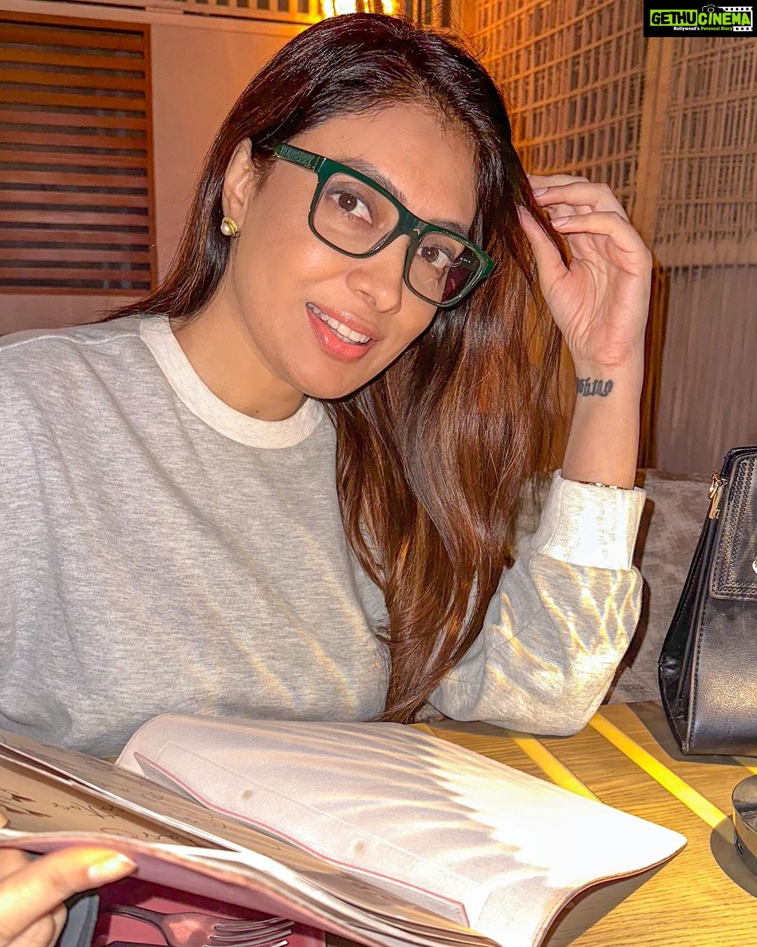 Surabhi Prabhu Instagram - How’s your Sunday ?? Did you count your blessings today ?? Remember, blessings can be found in the simplest things, and it's up to you to recognize and appreciate them. So take a moment, count your blessings, and let #gratitude fill your heart. . . . Ps - not my glasses 👓 n not my glass 🥃 .. borrowed just for the picture . . . . . . . . . #tollywoodactress #surabhiprabhu #losangeleslife #pune #hindiquotes #greyhoodie #mumbai #mumbaikar #mumbaidiaries #mumbaifashion #bollywoodhot #voompla #pinkvilla #bollywoodcinema #हिंदी #bollywoodmovies #catlover #persiancat #thekapilsharmashow #catlife #mumbaifoodie #travelblogger #koffeewithkaran #bollywoodactoractress #bollywoodactress #surabhi #sundayvibes #redwine #redwinelover Juliette Ristorante